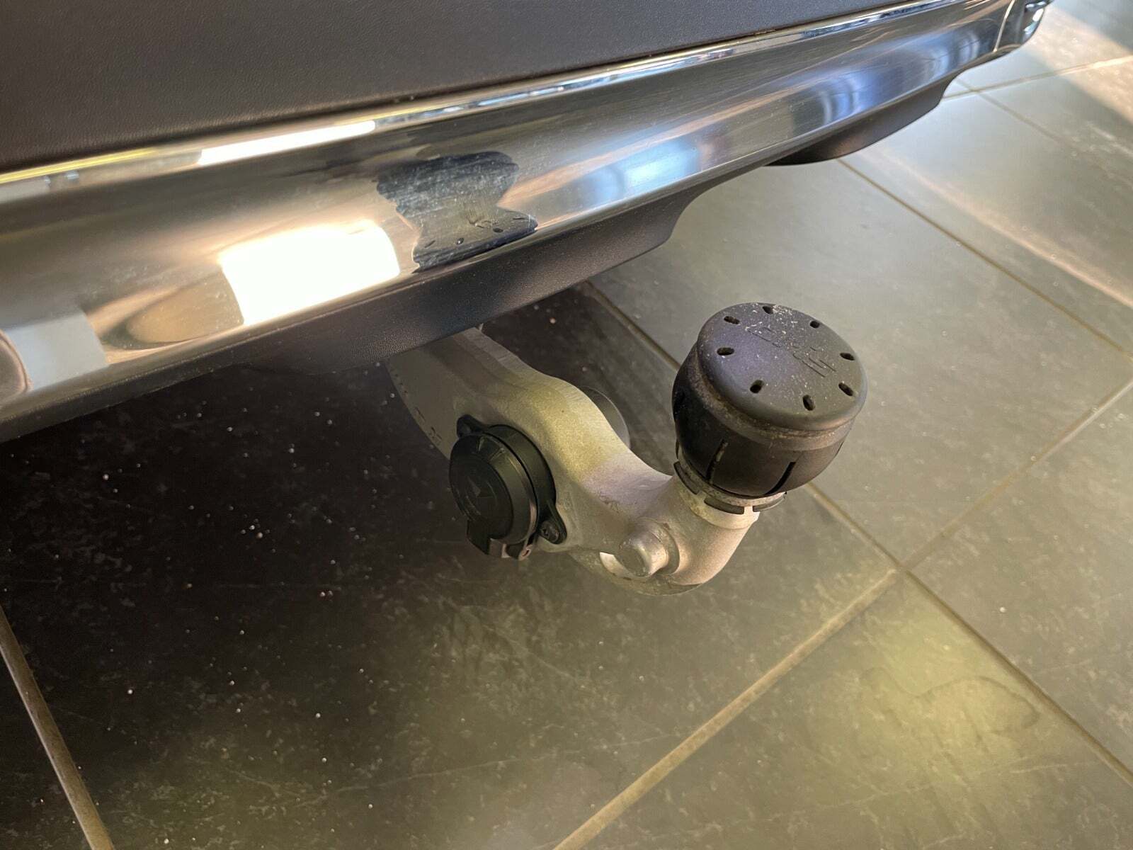 Sort Mercedes EQE350 SUV fra 2025