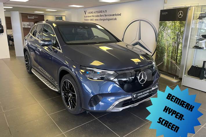 Blå Mercedes EQE350 SUV fra 2023 set udefra