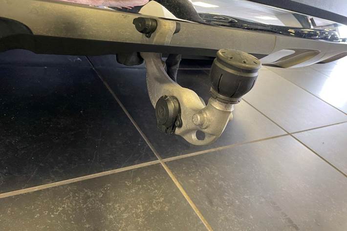 Blå Mercedes EQE350 SUV fra 2023