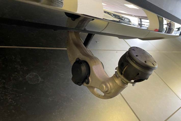 Grøn Mercedes EQE350 SUV fra 2024