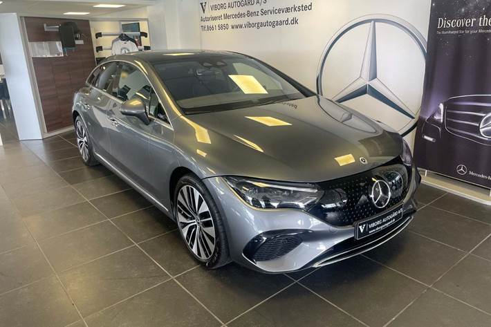 Grå Mercedes EQE350+ fra 2022 set udefra