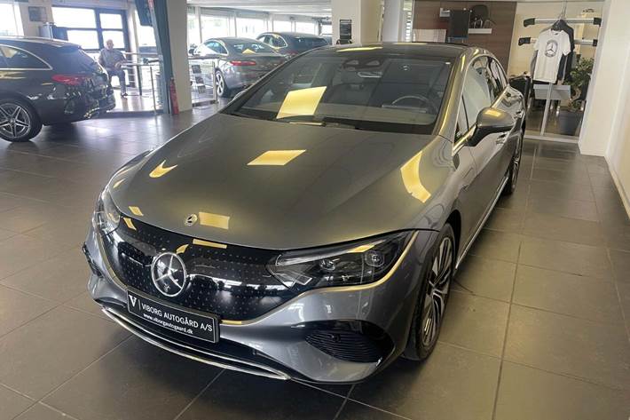 Grå Mercedes EQE350+ fra 2022
