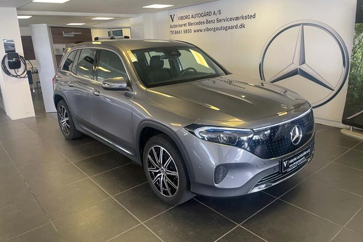 Grå Mercedes EQB250+ fra 2025 set udefra