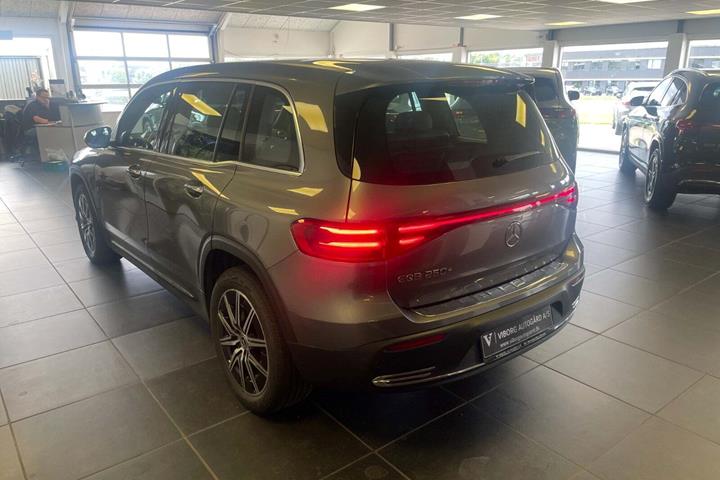Grå Mercedes EQB250+ fra 2025