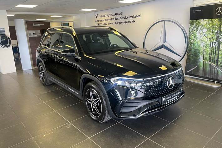 Sort Mercedes EQB250+ fra 2024 set udefra