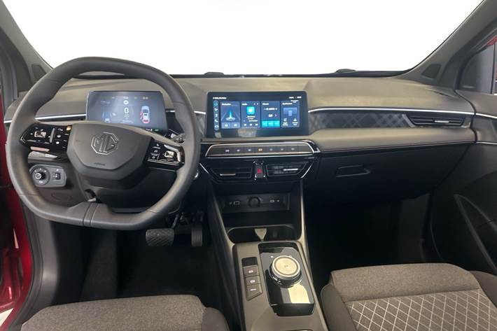 Rød MG MG3 fra 2026 set indefra