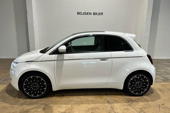 Hvid Fiat 500e fra 2023
