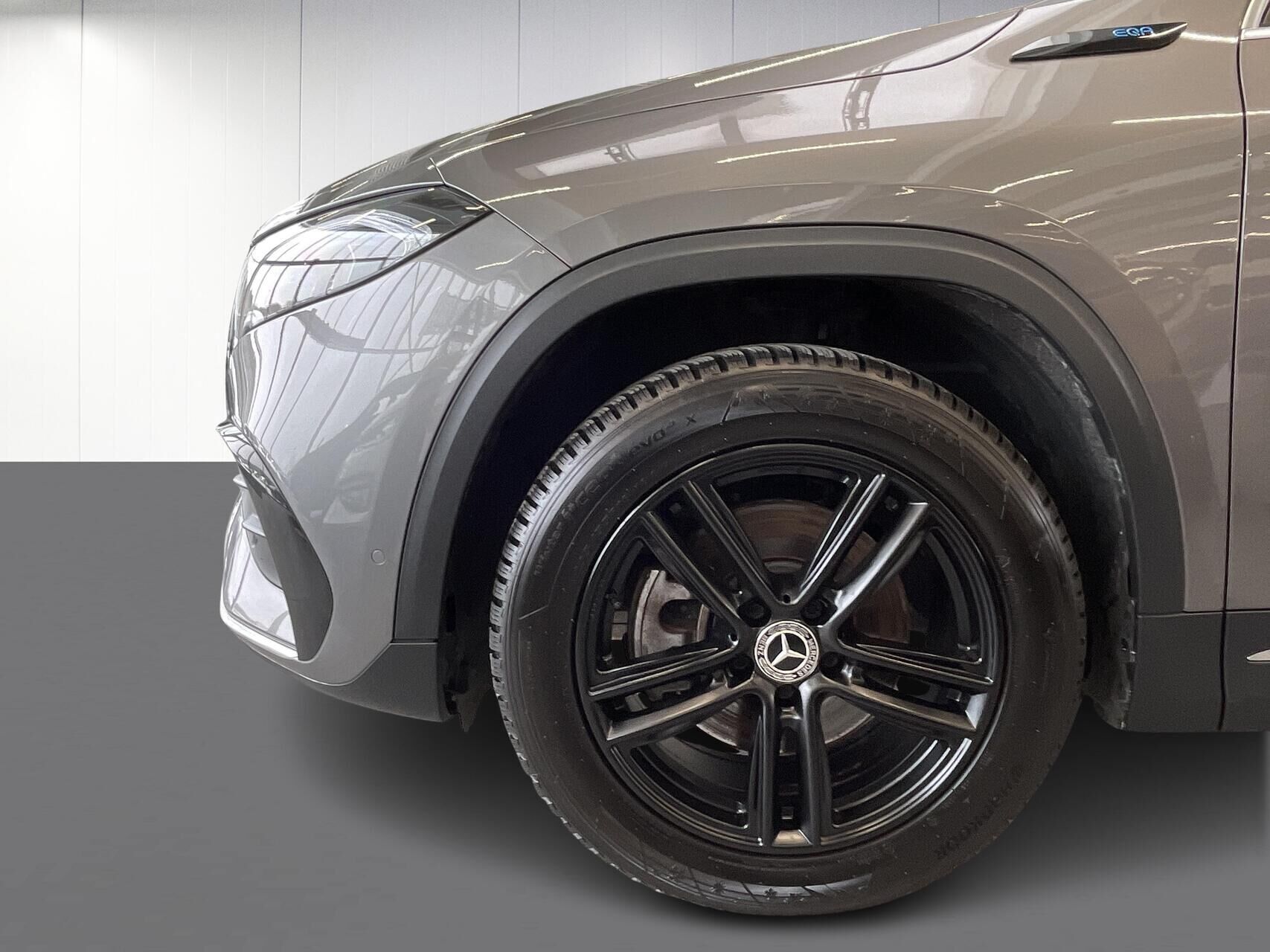 Grå Mercedes EQA 250 fra 2022