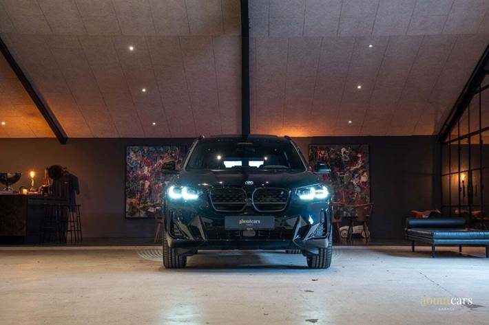 Blå BMW iX3 fra 2023