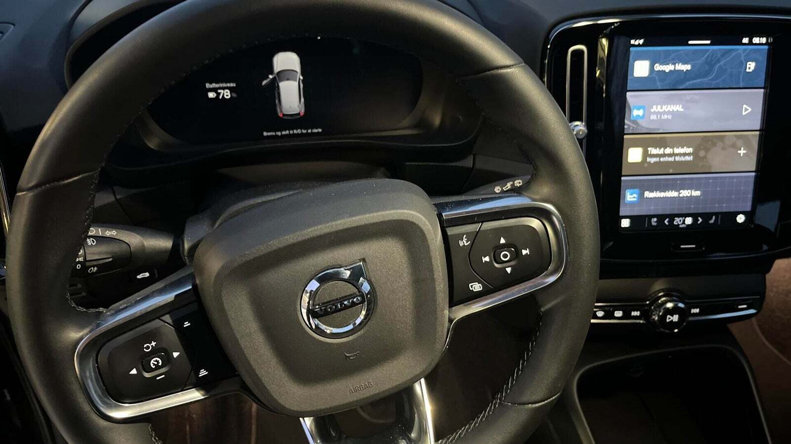 Beige Volvo XC40 fra 2022