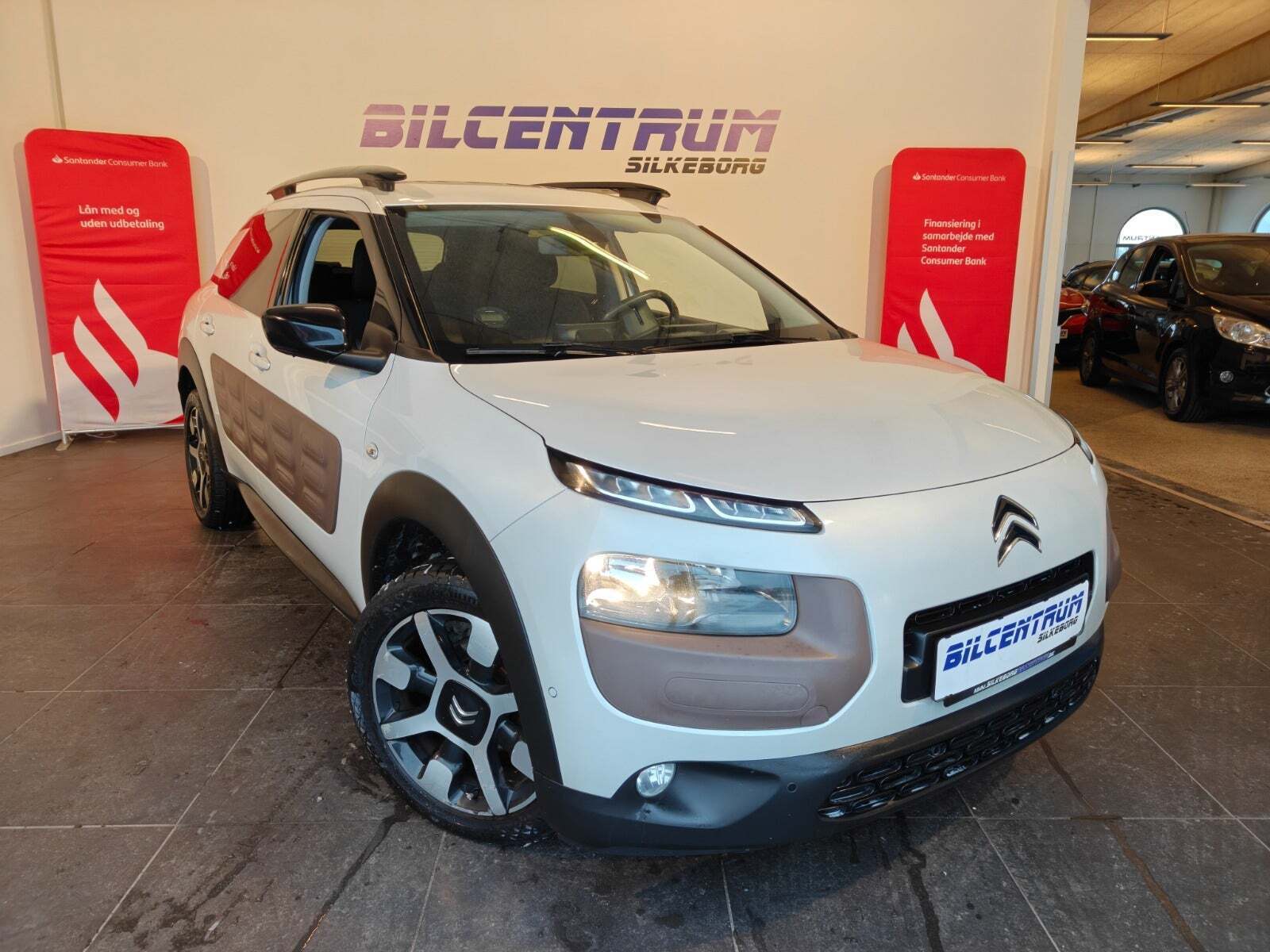 Hvid Citroën C4 Cactus fra 2015 set udefra