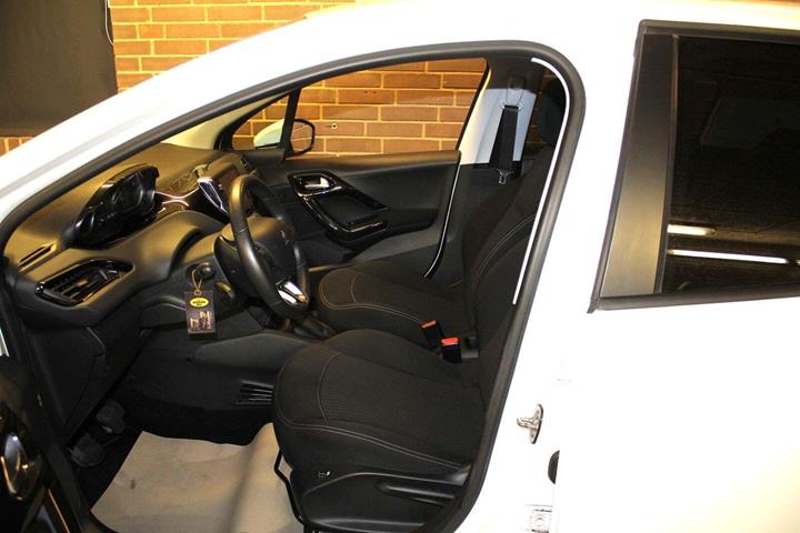 Hvid Peugeot 208 fra 2018