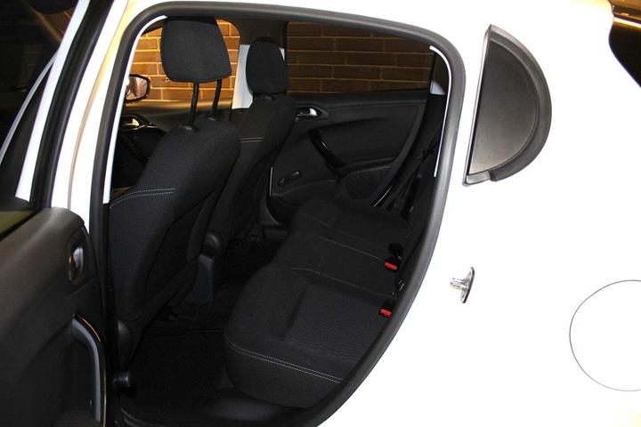 Hvid Peugeot 208 fra 2018