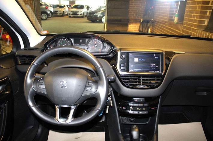 Hvid Peugeot 208 fra 2018