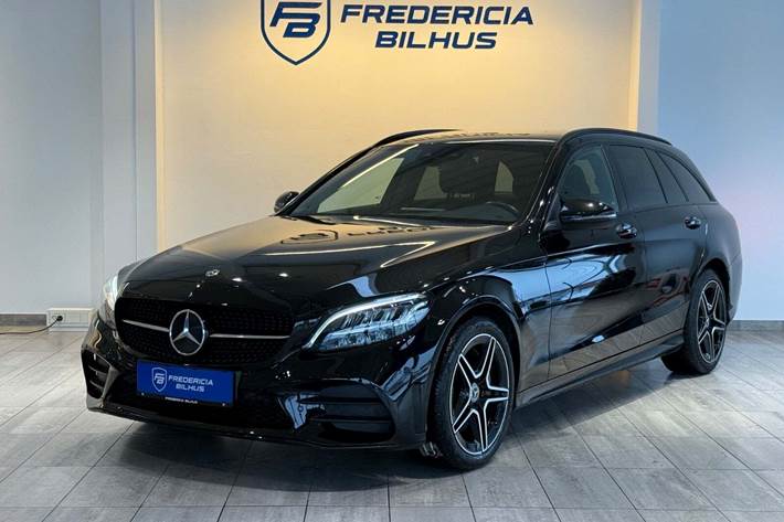 Sort Mercedes C300 de fra 2021 set udefra