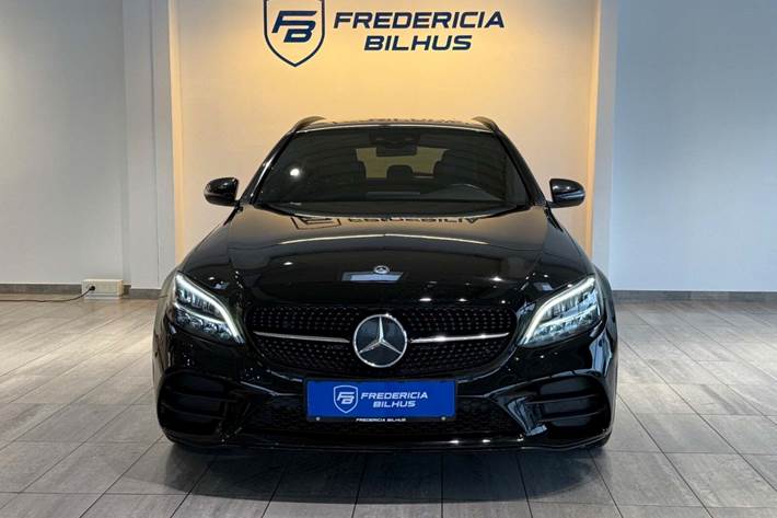 Sort Mercedes C300 de fra 2021