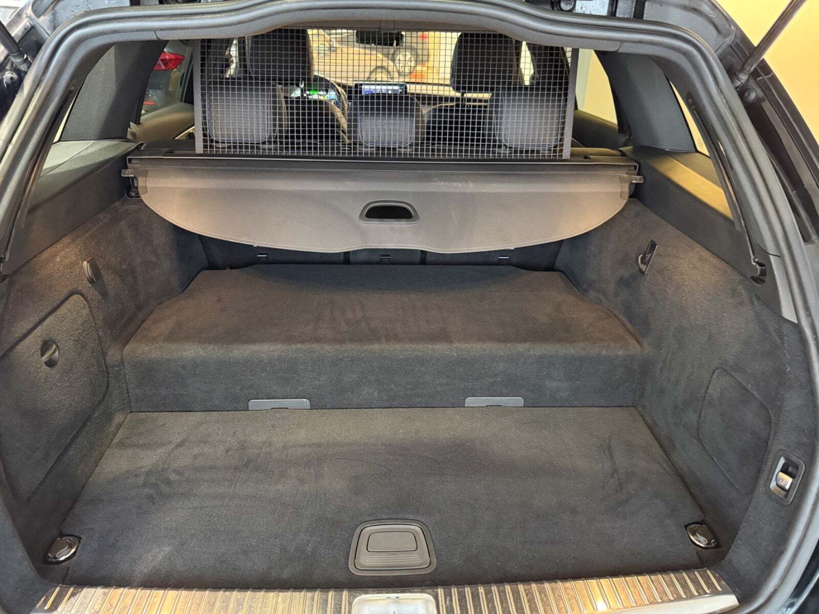 Sort Mercedes C300 de fra 2021