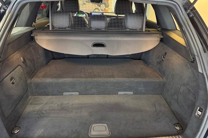 Sort Mercedes C300 de fra 2021