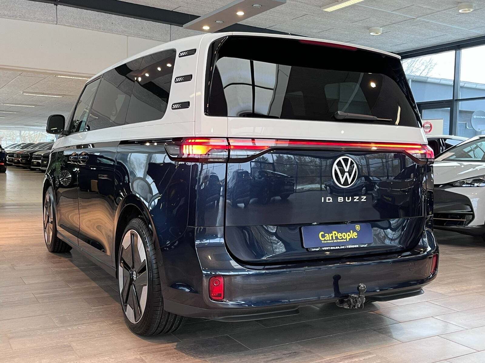 Blå VW ID.Buzz fra 2024