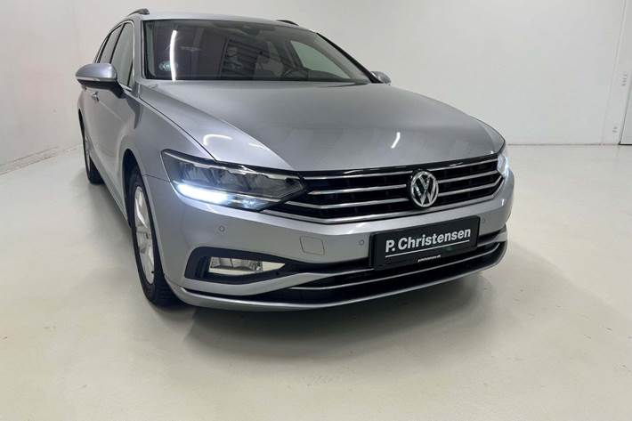 Grå VW Passat fra 2020