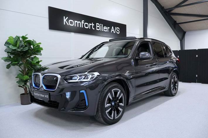 Sort BMW iX3 fra 2022 set udefra