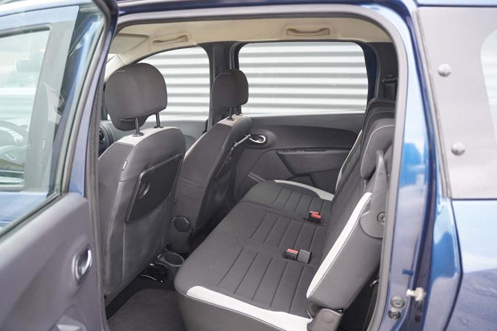 Blå Dacia Lodgy Stepway fra 2020 set indefra
