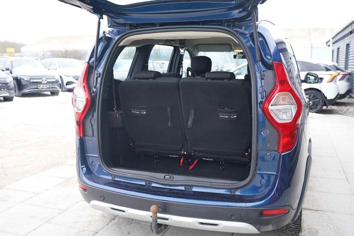 Blå Dacia Lodgy Stepway fra 2020 set indefra