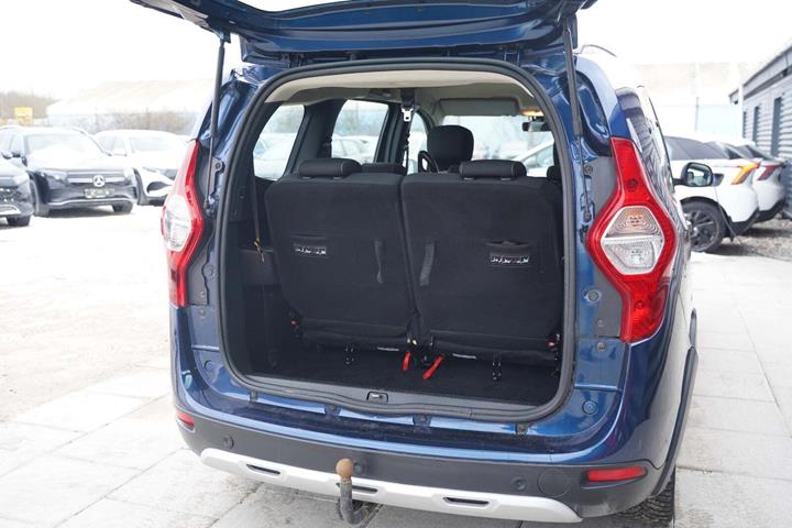Blå Dacia Lodgy Stepway fra 2020 set indefra