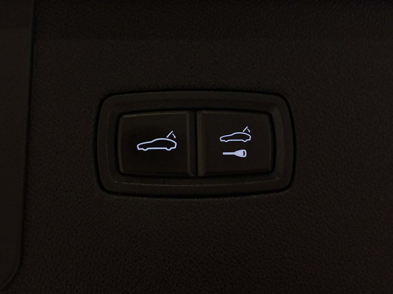 Sort Porsche Cayenne Turbo fra 2019