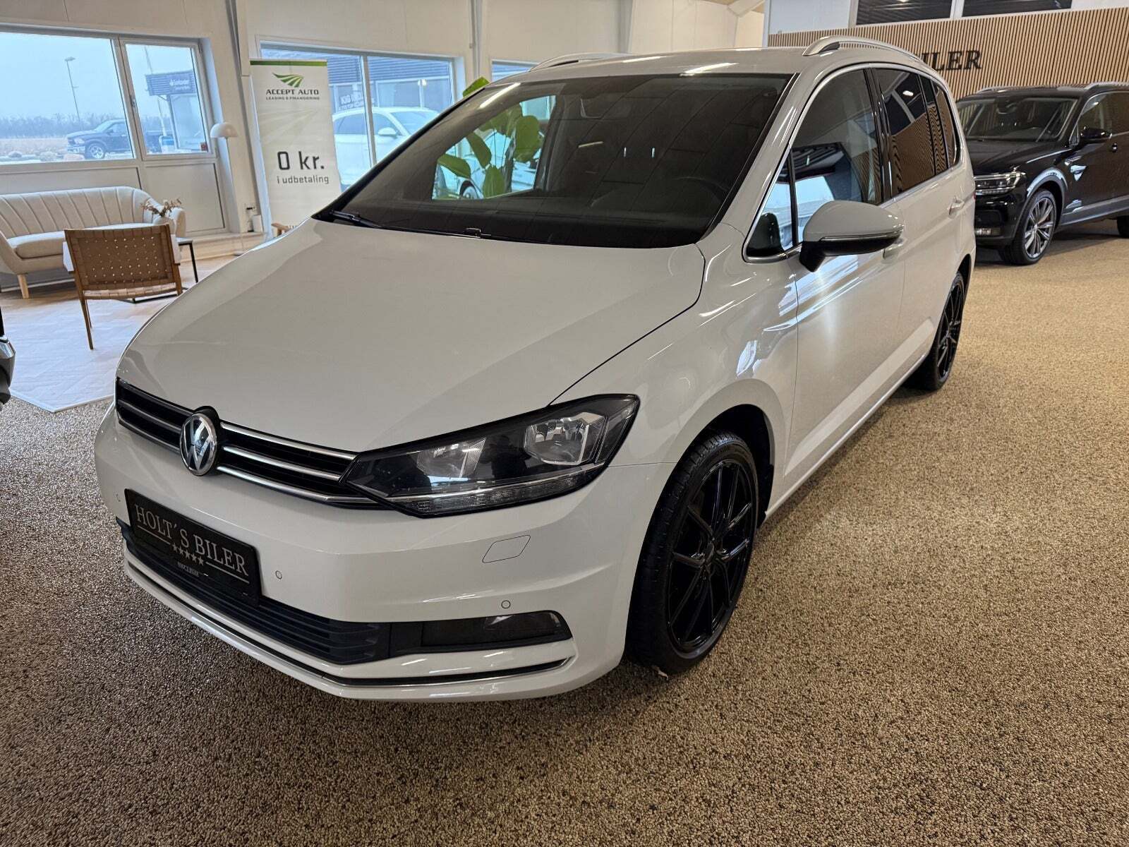 Hvid VW Touran fra 2018