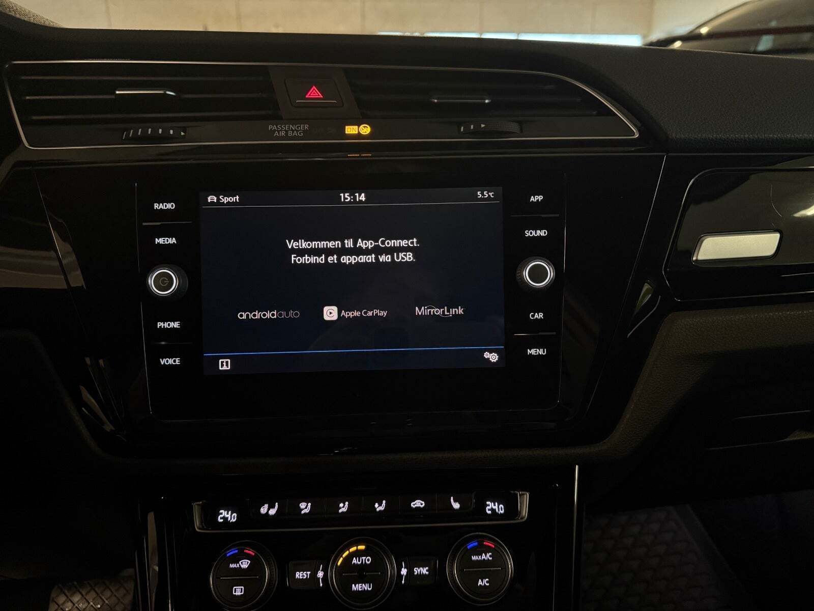 Hvid VW Touran fra 2018