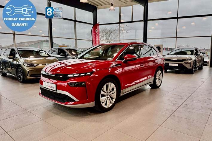 Rød Skoda Enyaq fra 2026 set udefra