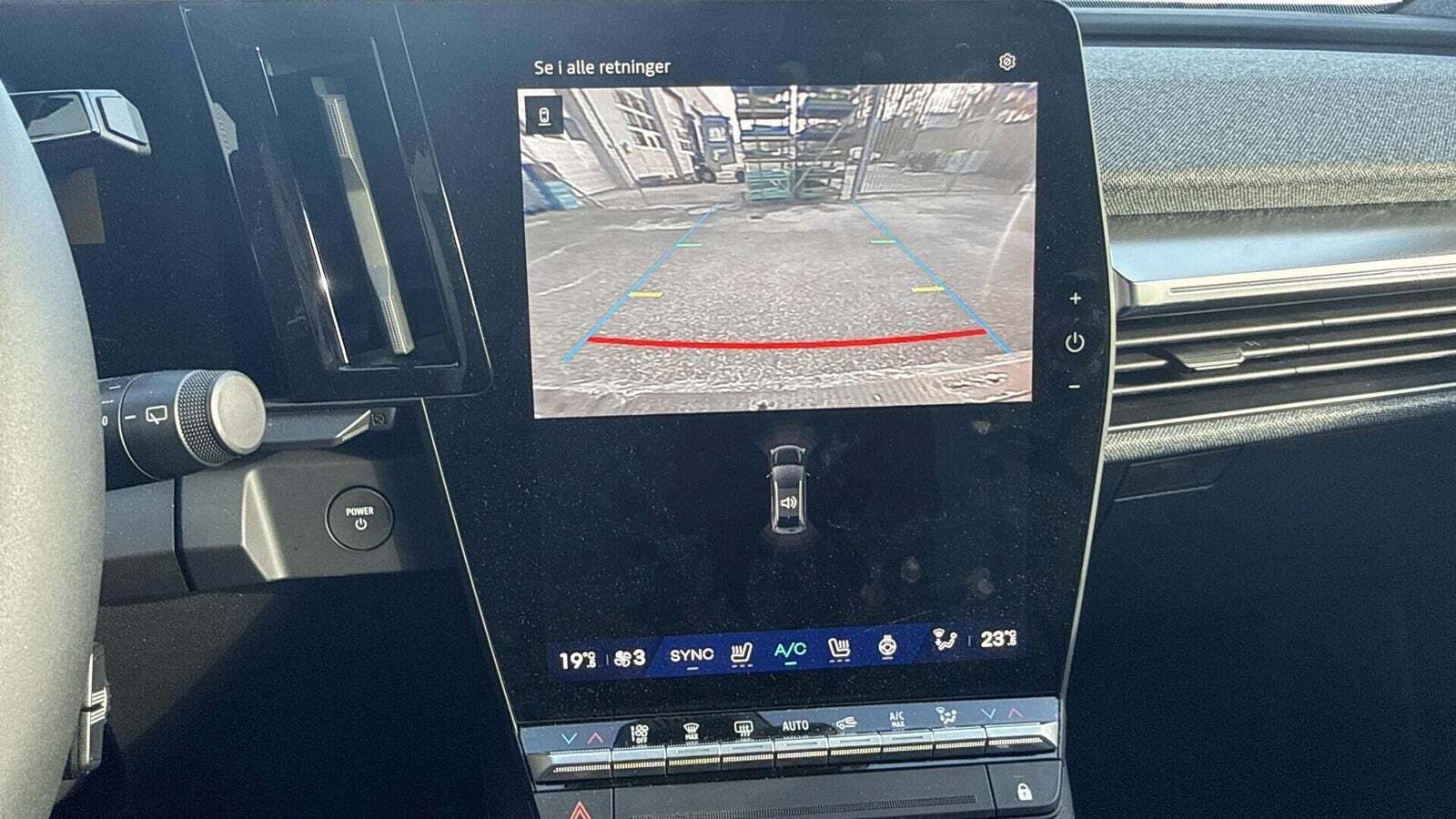 Blå Renault Scenic E-Tech fra 2025