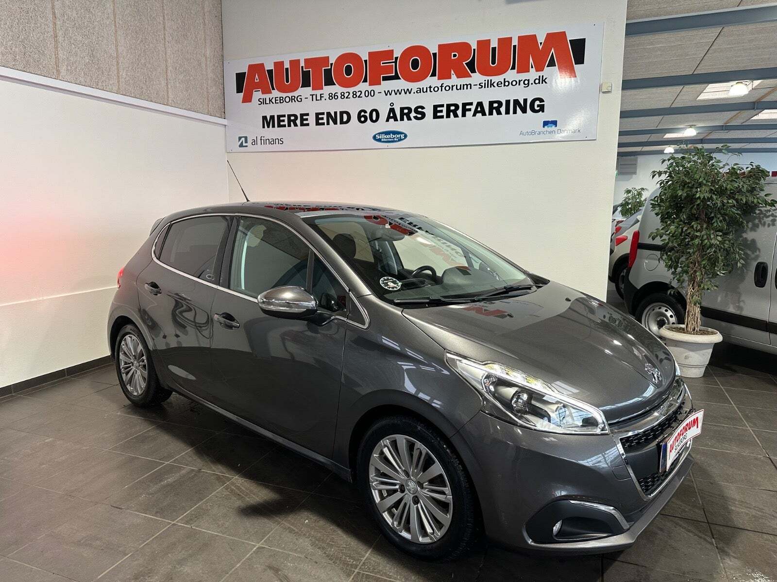 Peugeot 208 1,6 BlueHDi 100 Allure Sky