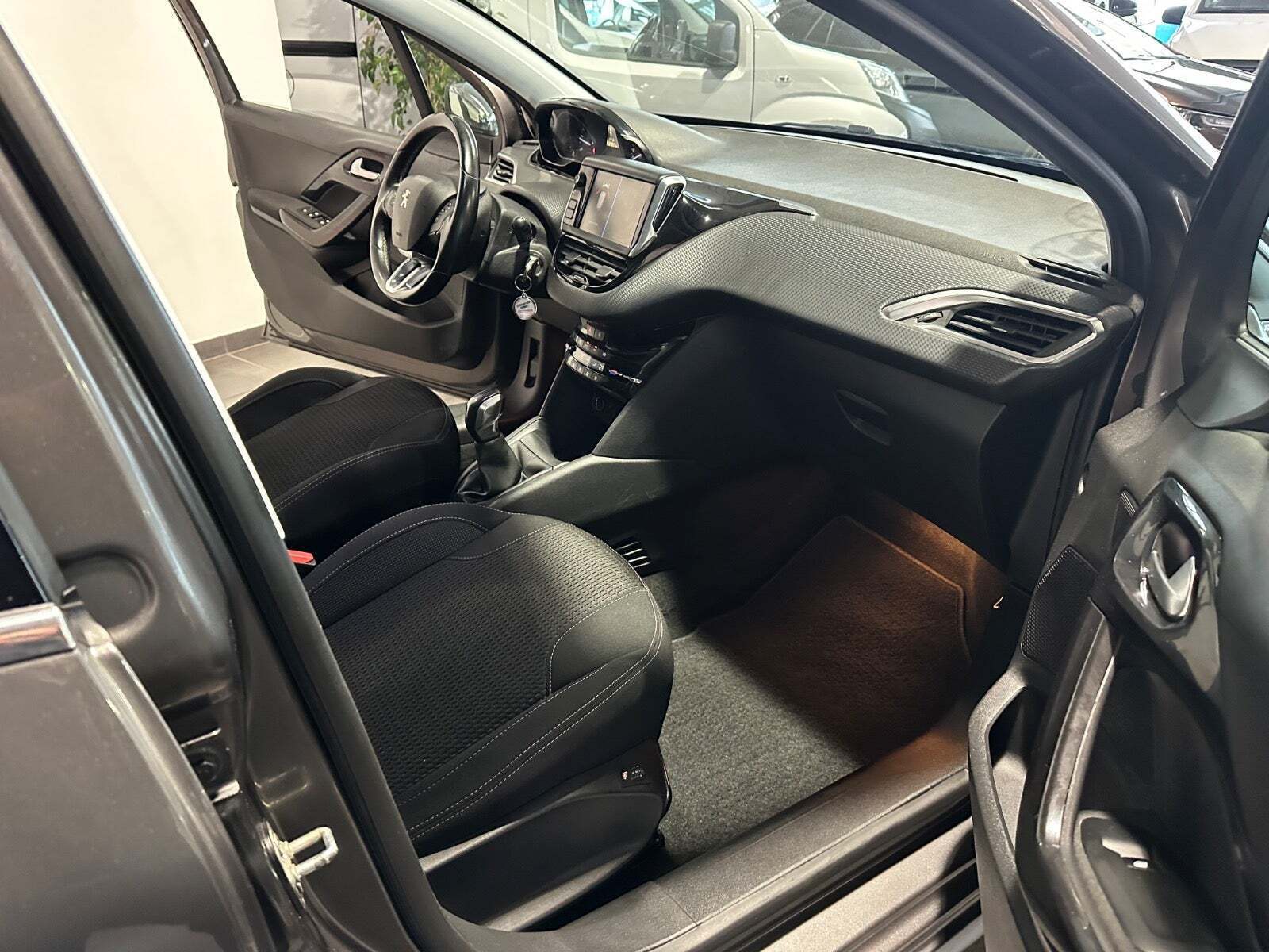 Peugeot 208 1,6 BlueHDi 100 Allure Sky