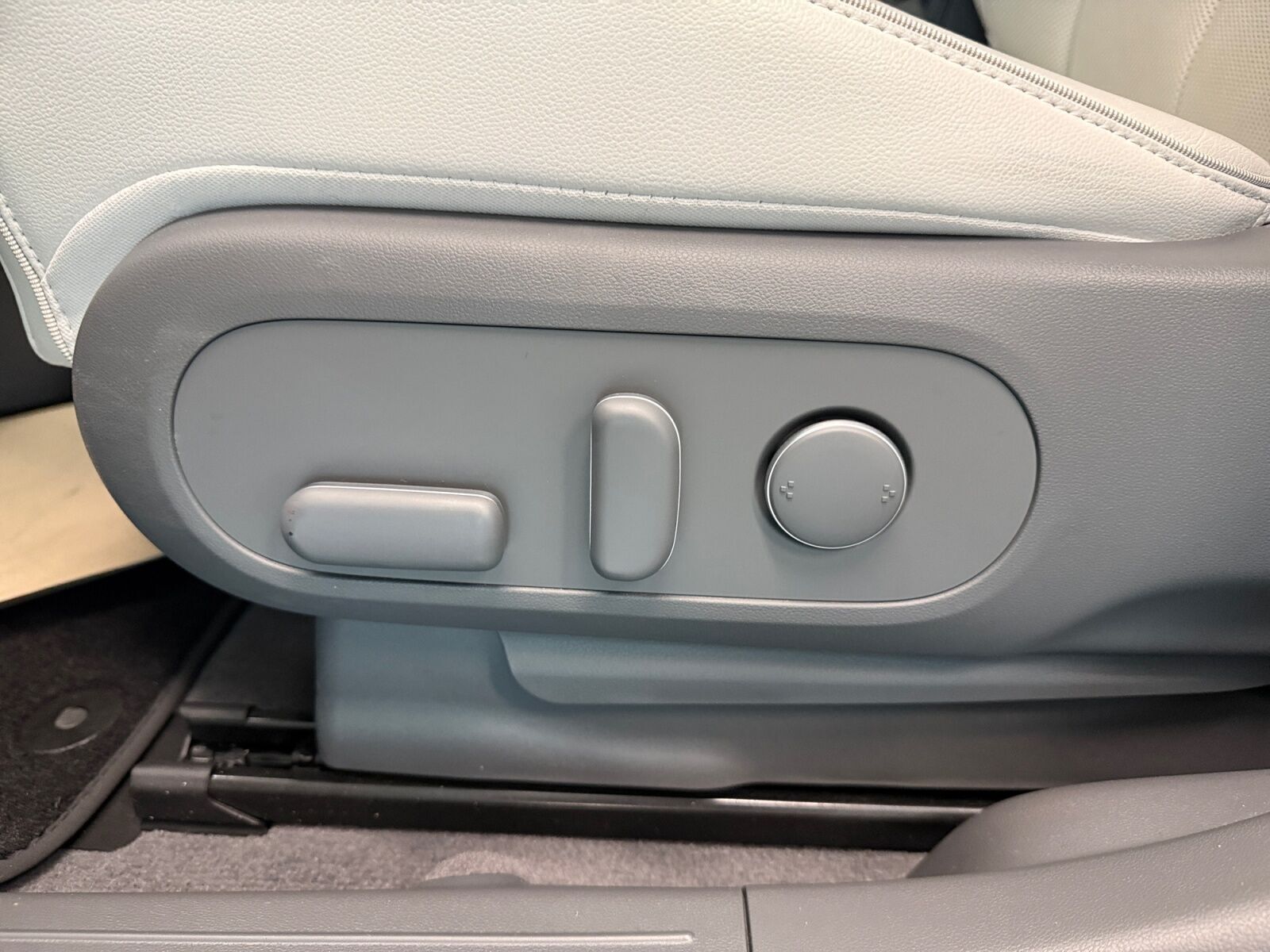 Blå Hyundai Ioniq 5 fra 2024