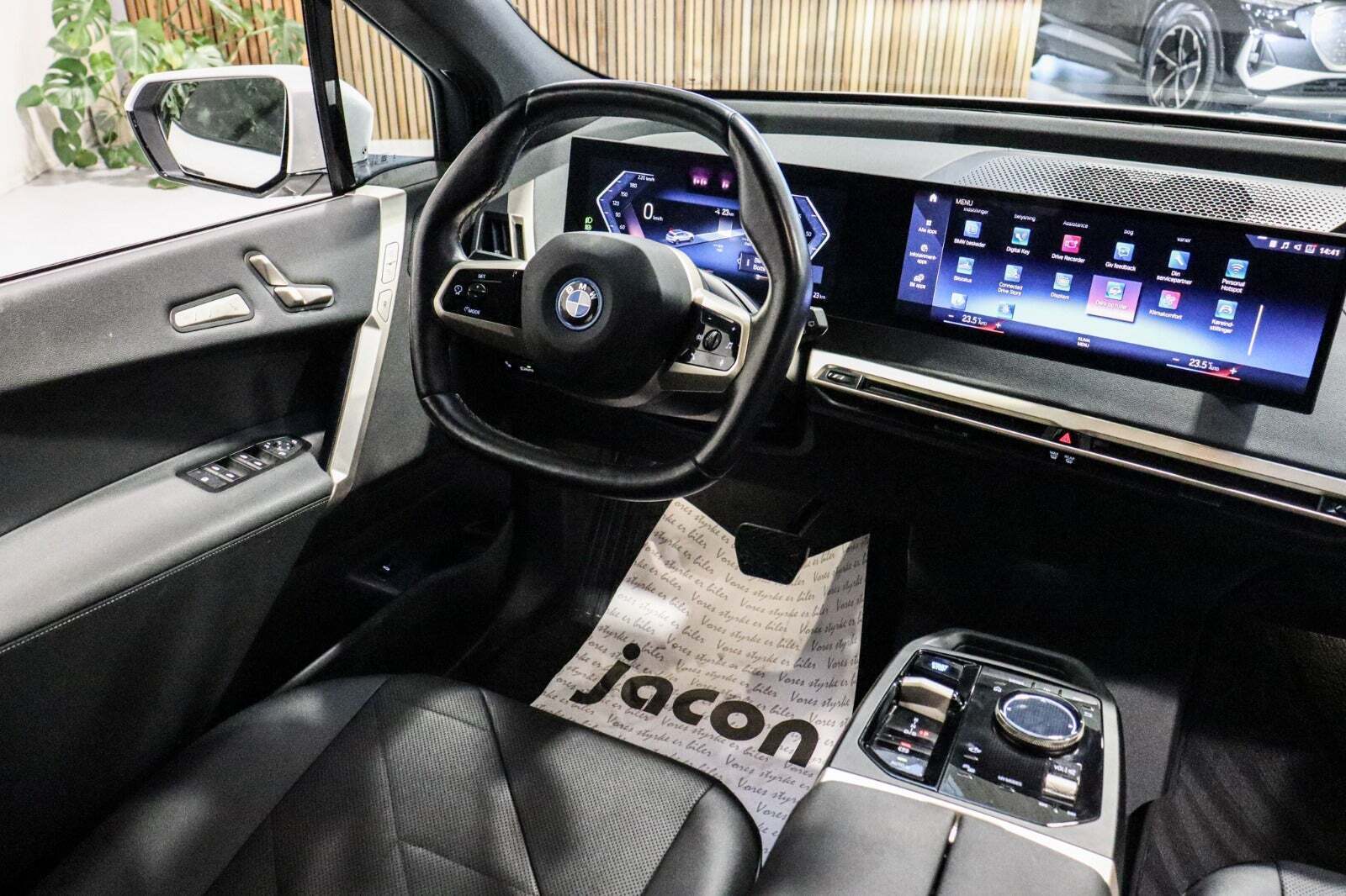 Hvid BMW iX fra 2022