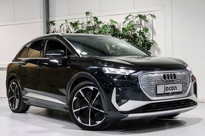 Sort Audi Q4 e-tron fra 2022 set udefra