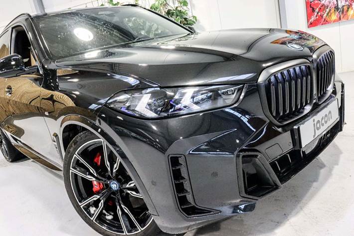 Sort BMW X5 fra 2024