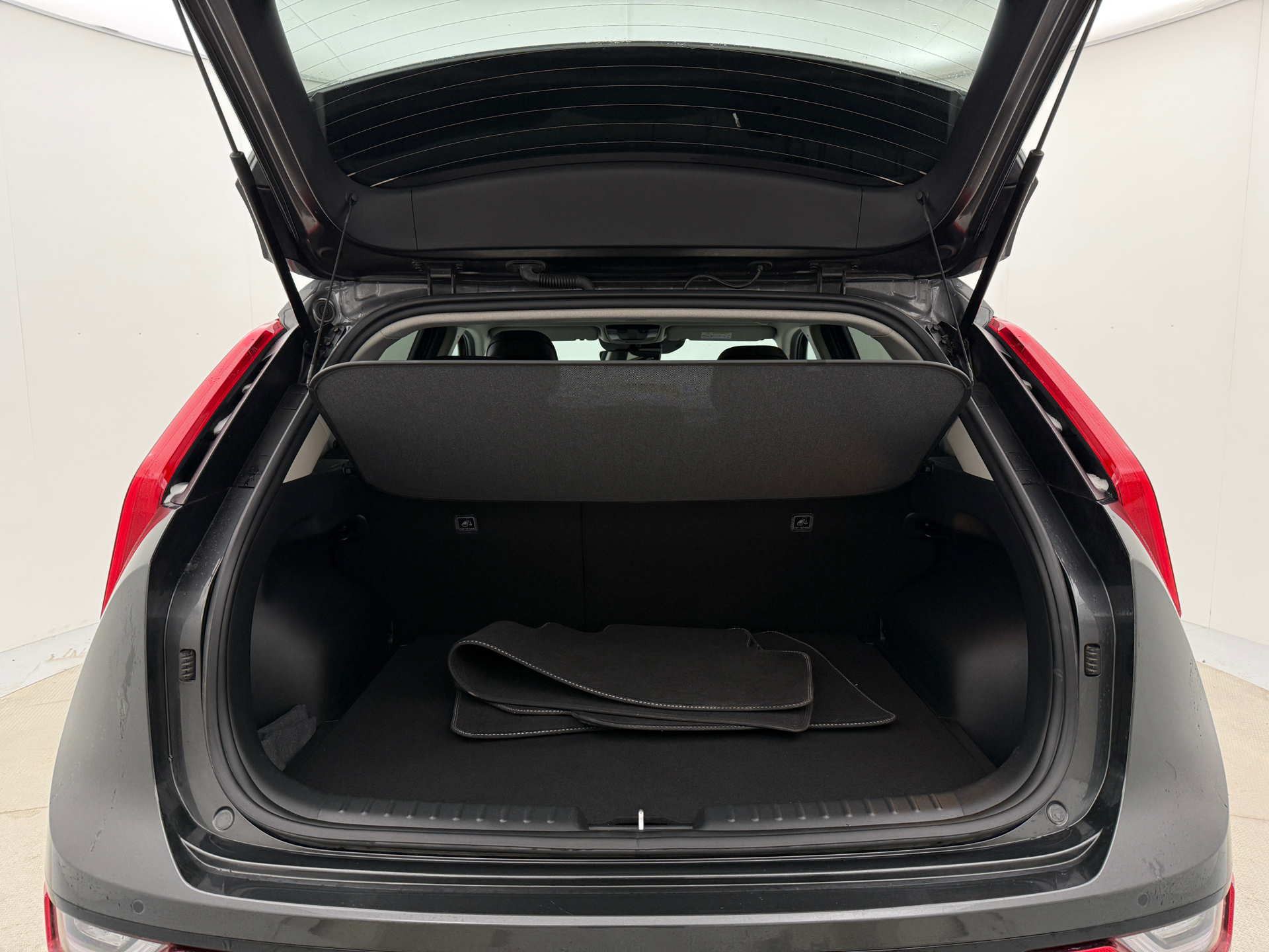 Grå Kia Niro EV fra 2024