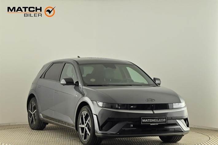 Grå Hyundai Ioniq 5 fra 2026 set udefra