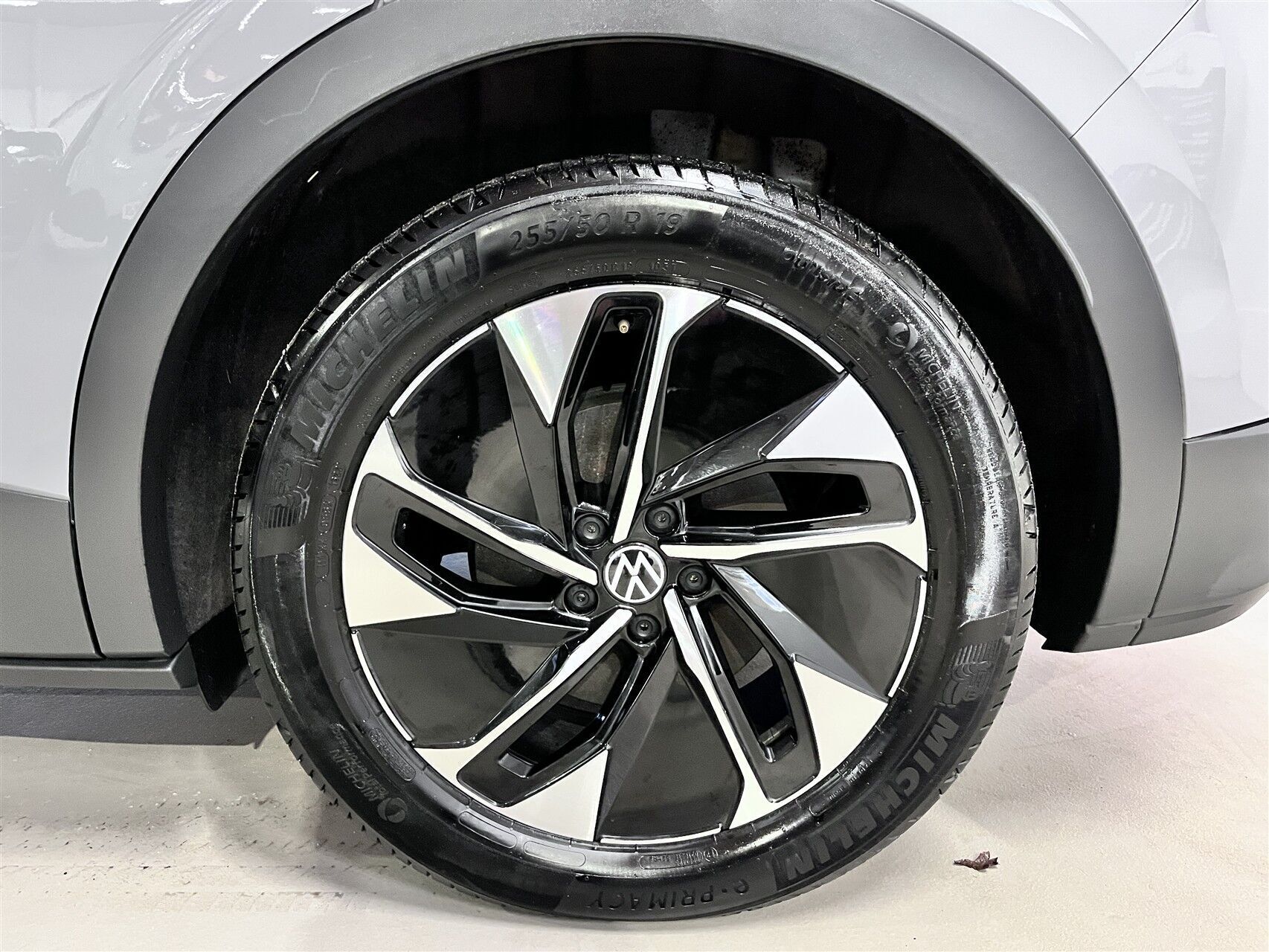 Grå VW ID.4 fra 2022