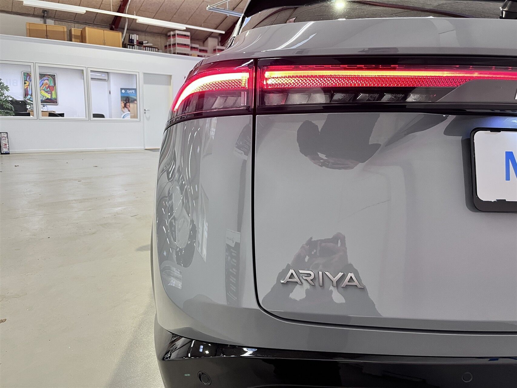 Grå Nissan Ariya fra 2024