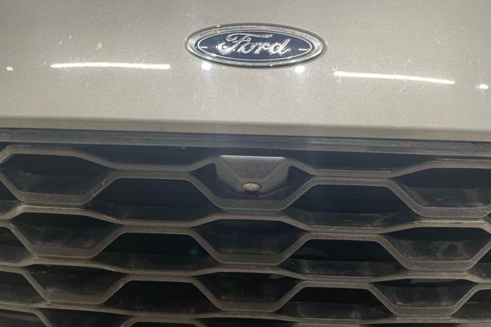 Grå Ford Kuga fra 2020