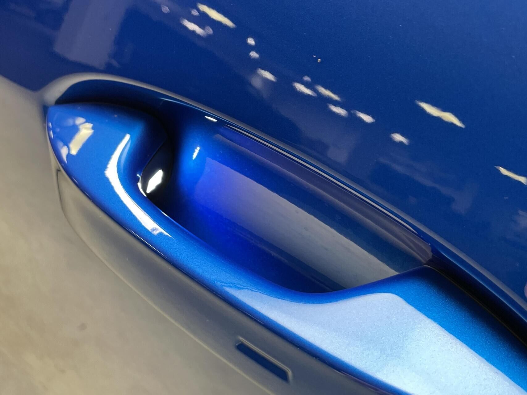 Blå Ford Capri fra 2025