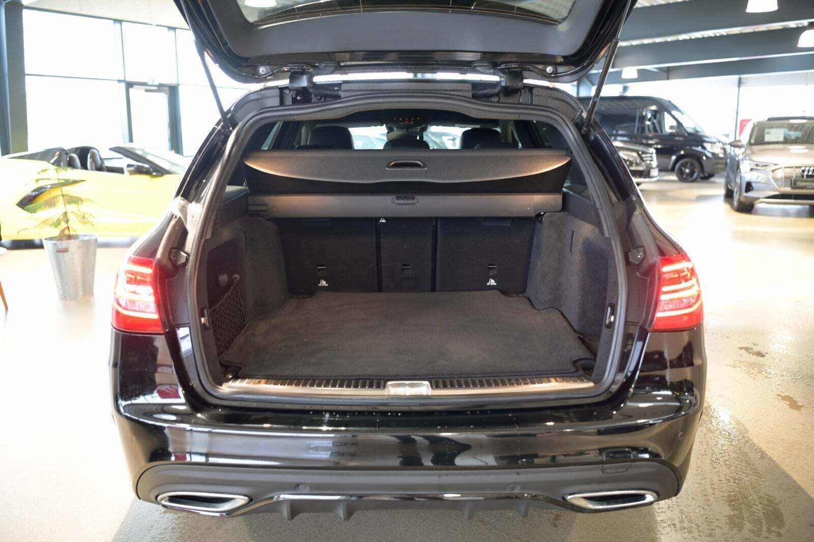 Sort Mercedes C220 d fra 2021