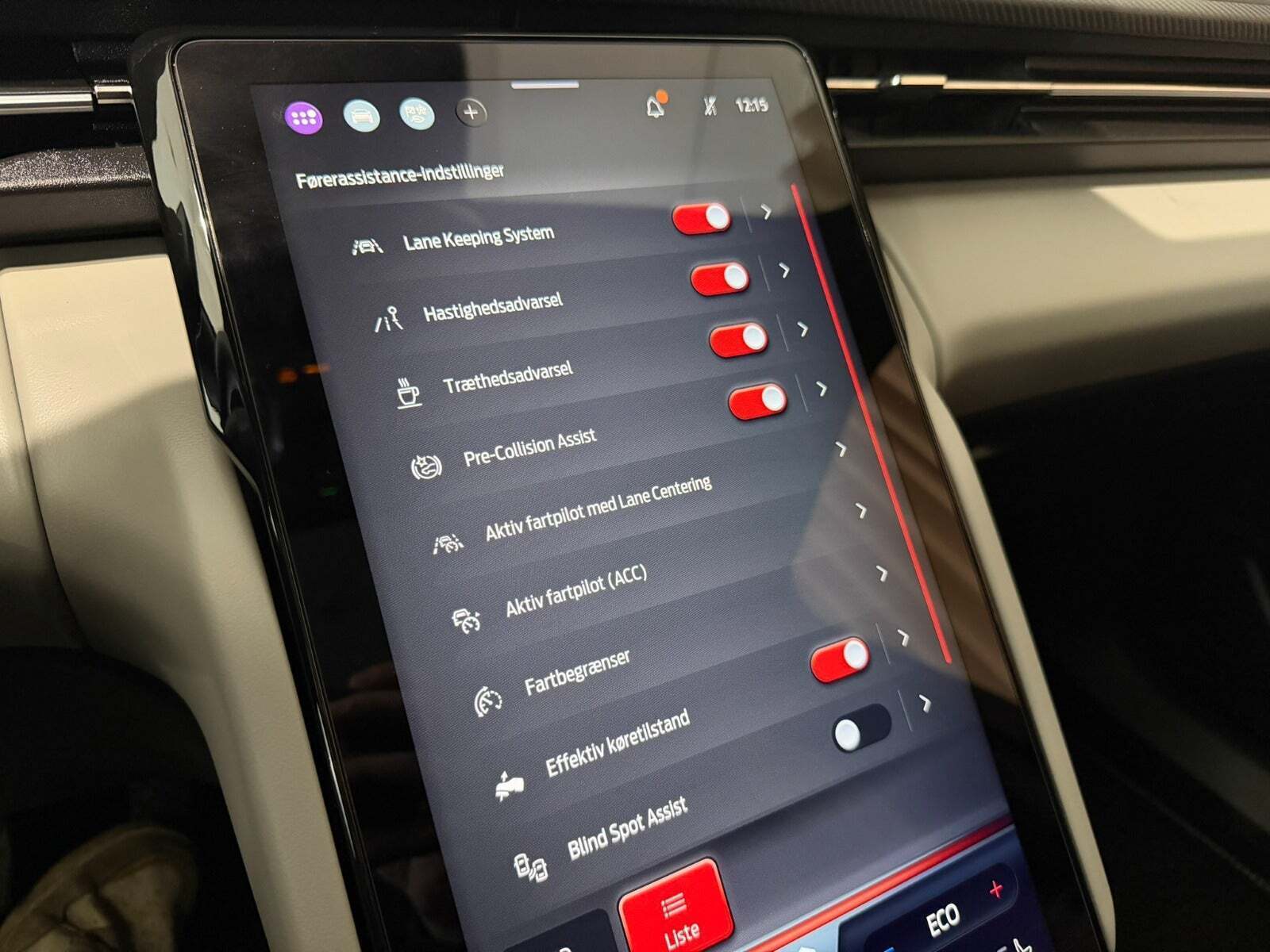 Sort Ford Explorer fra 2025