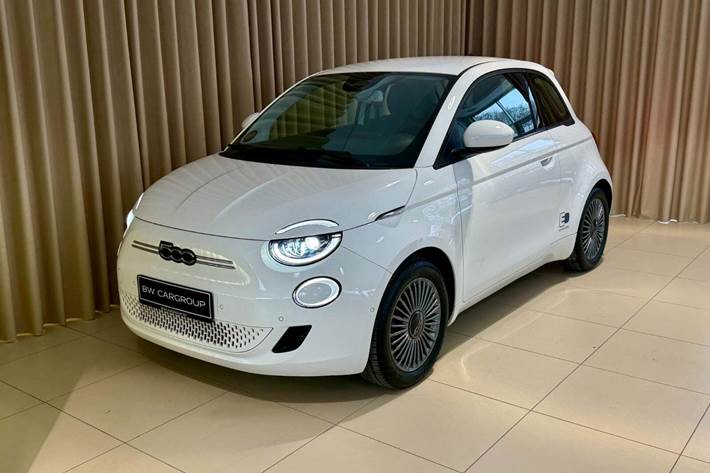 Hvid Fiat 500e fra 2021