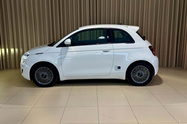 Hvid Fiat 500e fra 2021