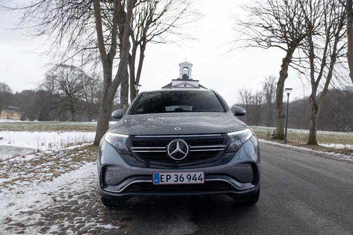 Grå Mercedes EQC400 fra 2023